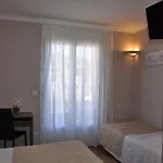 Hotel De La 3*