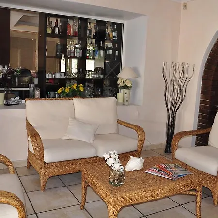 Otel De La 3*