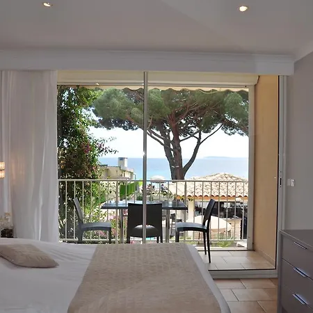 De La Otel 3*