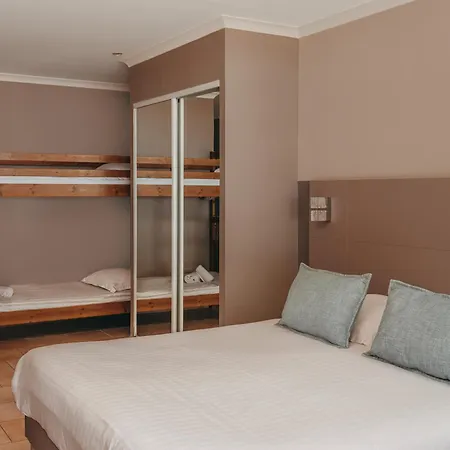 De La Hotel 3*