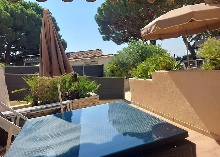 De La 3* Le Lavandou